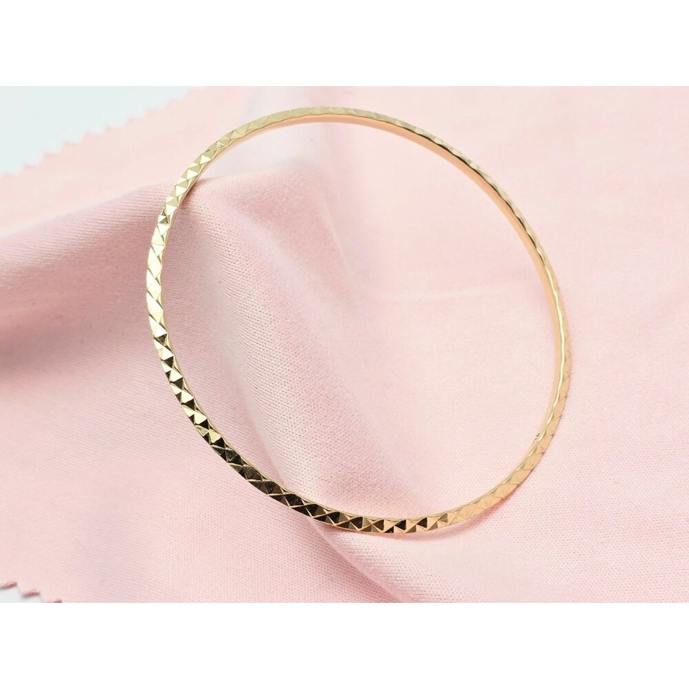 Unique 17K Solid Yellow Gold Designer Diamond Cut Bangle Bracelet - 7.50" Length